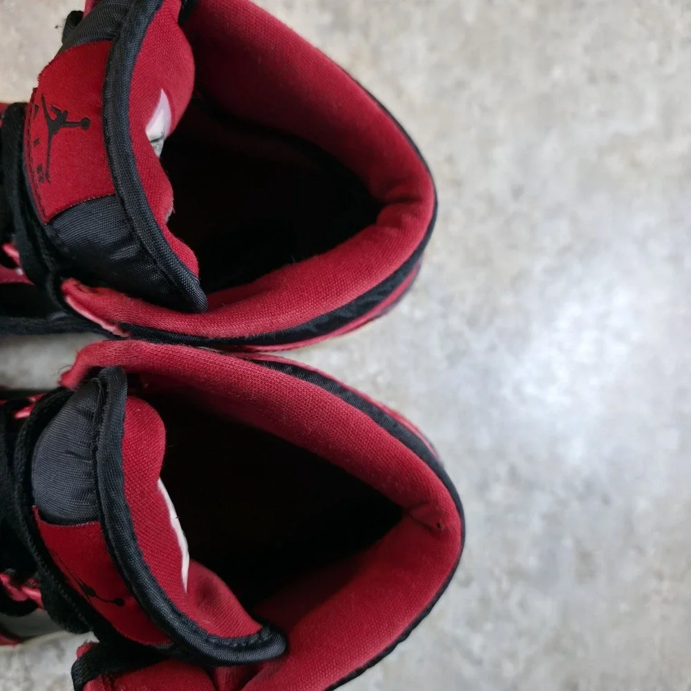 Jordan 1 Mid Reverse Bred Sneakers Mens Size 9.5 Red Black White Shoes *Clean.